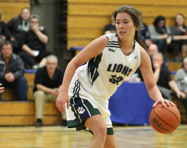 Christine Fleischer (32) controls the ball against Fanshawe